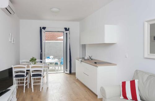 Gruz Apartment | Apartments Villa Karmen - Comfort One-Bedroom Apartment with Terrace Marine