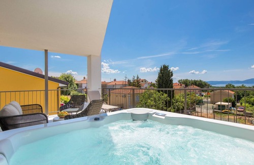 Omisalj Apartment | Apartments Villa Mara With Pool