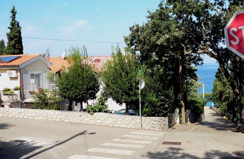 Njivice Apartment | app. 42 m², bathroom, bedroom with balcony, living room, terrace, kitchen, beach