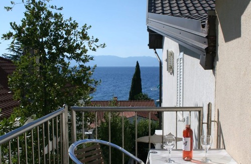 Njivice Apartment | app. 42 m², bathroom, bedroom with balcony, living room, terrace, kitchen, beach