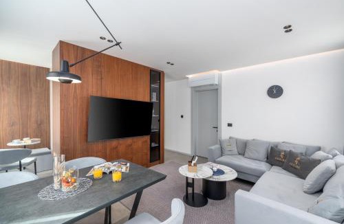 City Center Apartment | Arriba - Ground Suite