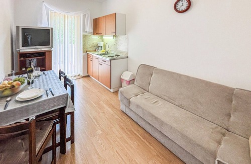 Rab Town Apartment | Awesome apartment in Supetarska Draga with WiFi