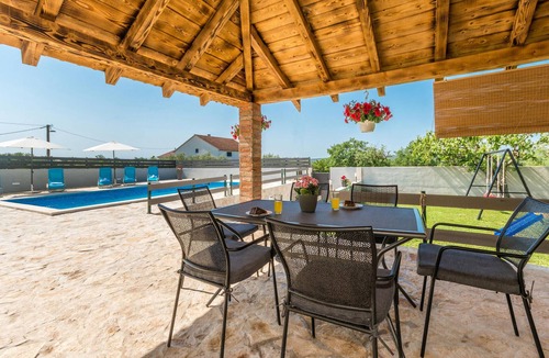 Sveti Filip i Jakov Apartment | Awesome apartment in Gornje Rastane