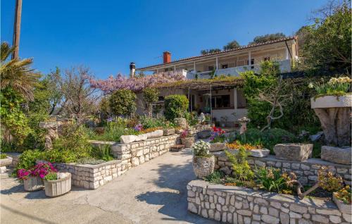 Supetarska Draga Apartment | Awesome Apartment In Supetarska Draga With Wifi