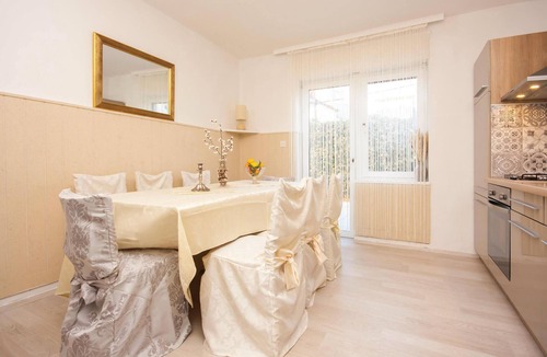 Brodarica Apartment | Awesome apartment in Brodarica