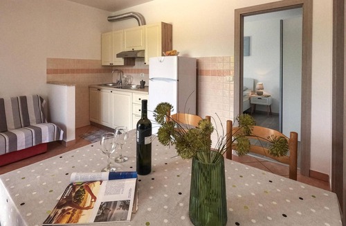 Lovrecica Apartment | Awesome apartment in Lovrecica with WiFi