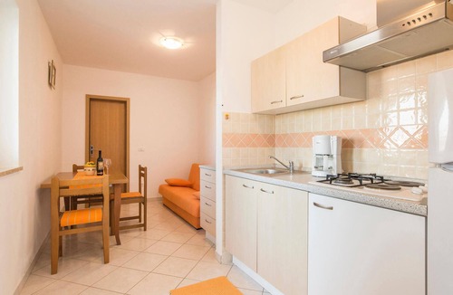 Lovrecica Apartment | Awesome apartment in Lovrecica with WiFi