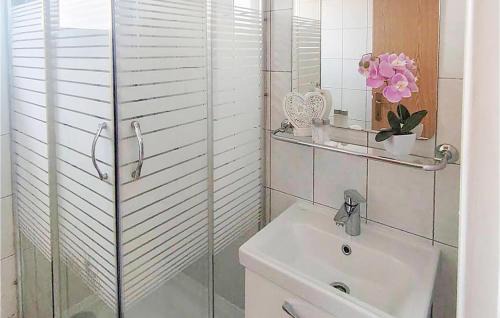 Krizna luka Apartment | Awesome Apartment In Hvar With Swimming Pool