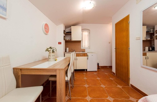Karlobag Apartment | Awesome apartment in Karlobag with WiFi