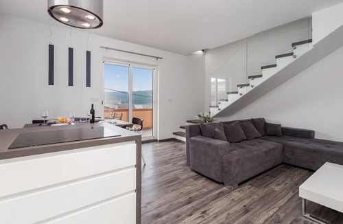 Kampor Apartment | Awesome apartment in Kampor with WiFi