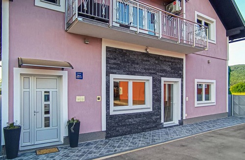 Otocac Apartment | Awesome apartment in Otocac with WiFi