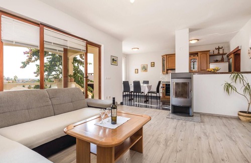Povljana Apartment | Awesome apartment in Povljana with WiFi