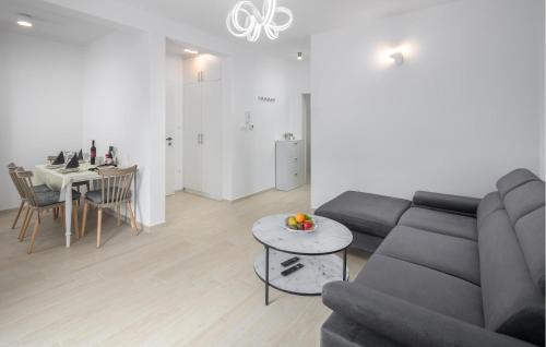 Gulici Apartment | Awesome Apartment In Porec With Wifi