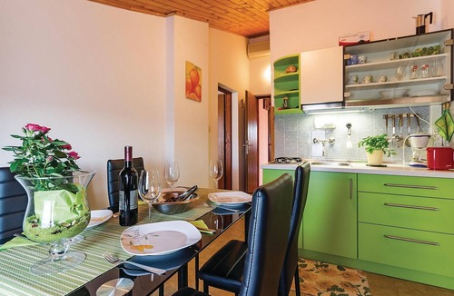 Pomer Apartment | Awesome apartment in Pula with house sea view