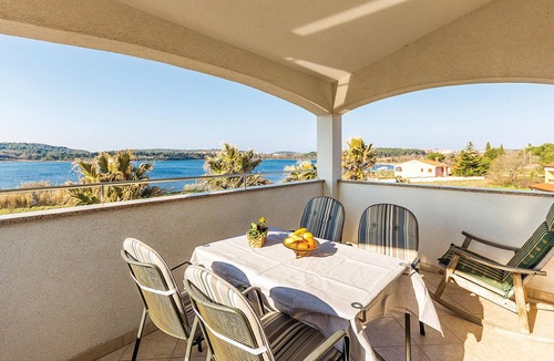 Pomer Apartment | Awesome apartment in Pula with house sea view