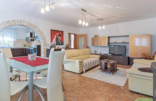 Valdebek Apartment | Awesome apartment in Pula with swimming pool