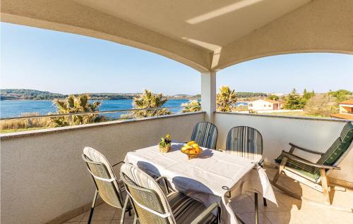 Pomer Apartment | Awesome Apartment In Pula With House Sea View