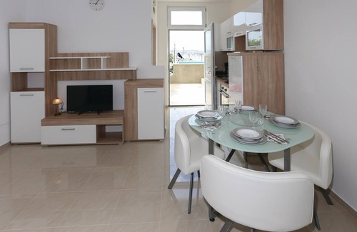 Kastela Apartment | Awesome apartment in Solin with house sea view