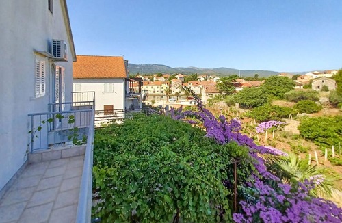 Vrboska Apartment | Awesome apartment in Vrboska with WiFi