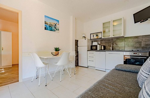 Zrnovo Apartment | Awesome apartment in Zrnovo