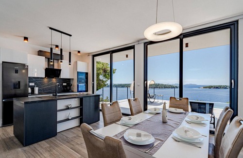 Prizba House | Awesome home in Blato