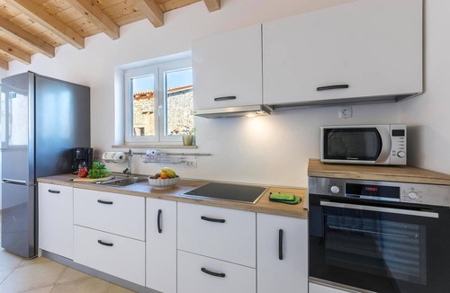 Cokuni House | Awesome home in Duga Uvala