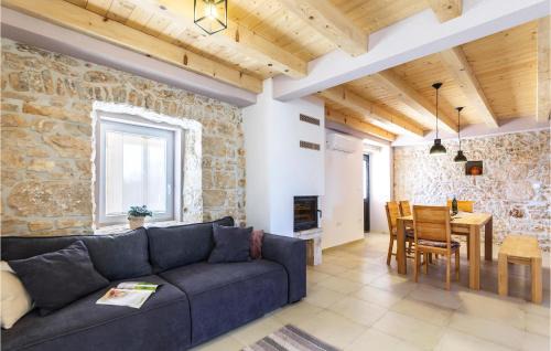 Cokuni House | Awesome Home In Duga Uvala