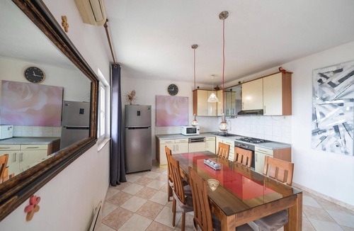 Kastel Gomilica House | Awesome home in Kastel Gomilica with WiFi