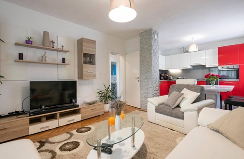 Imotski House | Awesome home in Vinjani Gornji