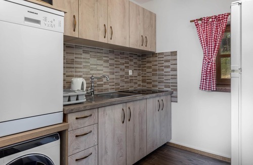 Ozalj House | Awesome home in Jaskovo with heated swimming pool