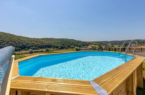 Ozalj House | Awesome home in Jaskovo with heated swimming pool