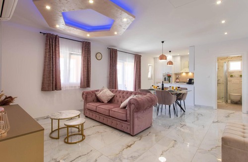 Kastel Stari House | Awesome home in Kastel Stari