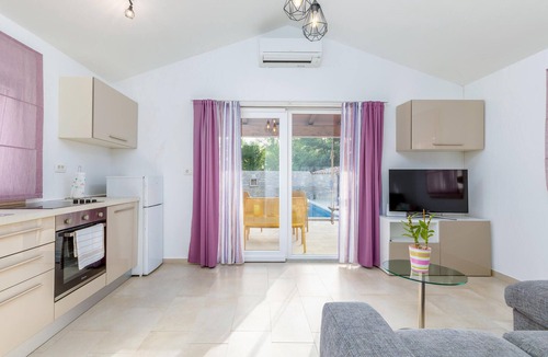 Zminj House | Awesome home in Klimni