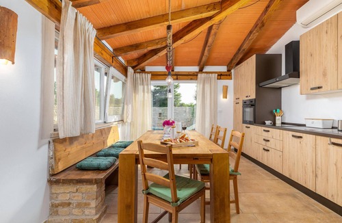 Zminj House | Awesome home in Klimni