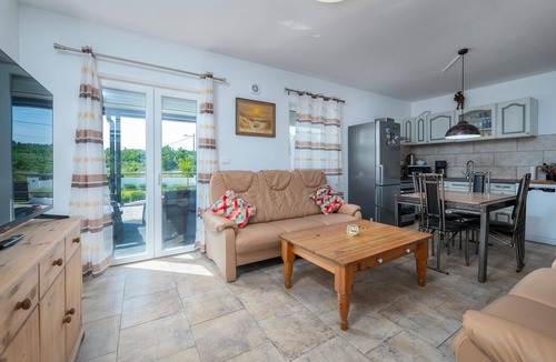 Trgetari House | Awesome home in Koromacno with WiFi