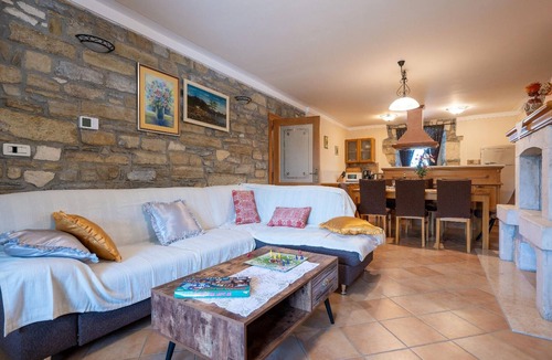 Purgarija Cepic House | Awesome home in Krsan with private swimming pool, can be inside or outside