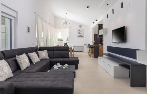 Kujici House | Awesome Home In Kujici With Sauna