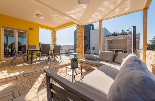 Kolan House | Awesome home in Mandre