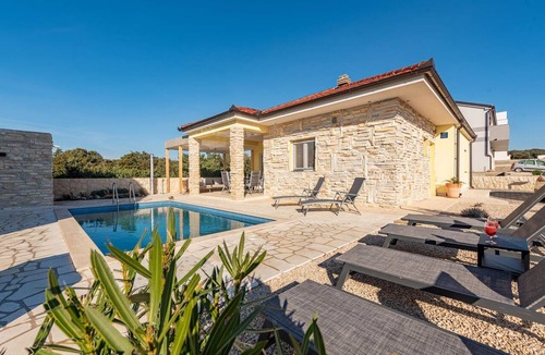 Kolan House | Awesome home in Mandre