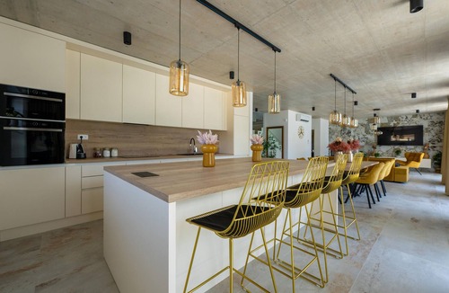 Zminj House | Awesome home in Modrusani with sauna
