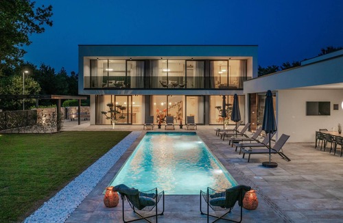 Zminj House | Awesome home in Modrusani with sauna