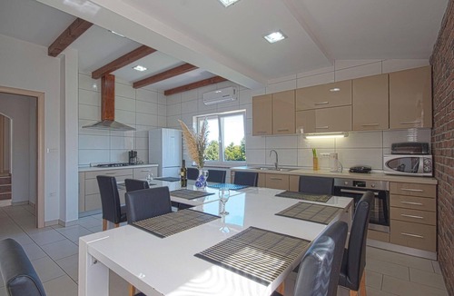 Pavicini House | Awesome home in Pavicini