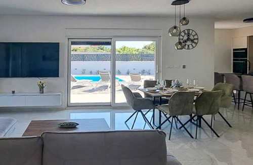Pirovac House | Awesome home in Pirovac with private swimming pool, can be inside or outside