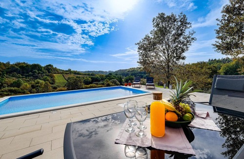 Pisarovina House | Awesome home in Pisarovina