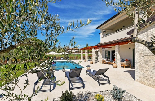 Zbandaj House | Awesome home in Porec