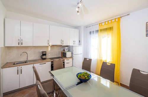 Rovanjska House | Awesome home in Rovanjska with house sea view