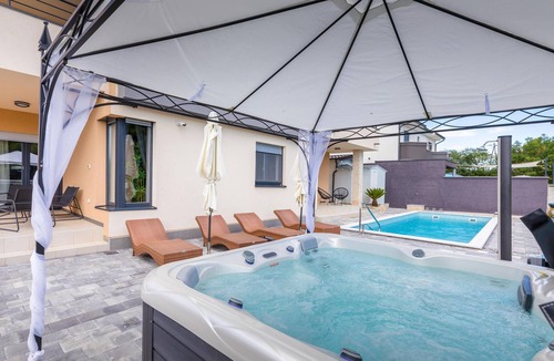 Stinjan House | Awesome home in Stinjan