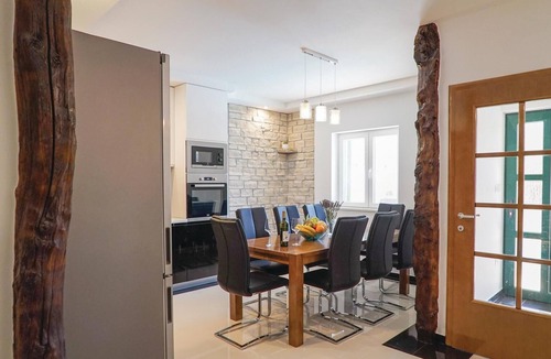Prolozac House | Awesome home in Sumet