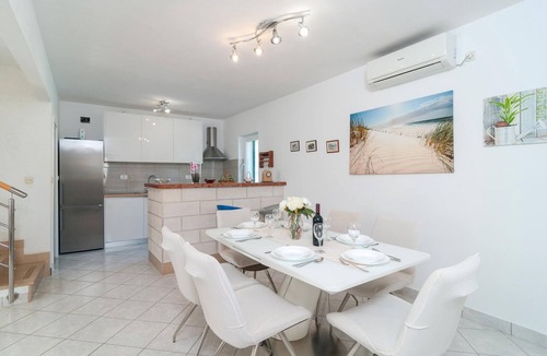 Sutivan House | Awesome home in Sutivan