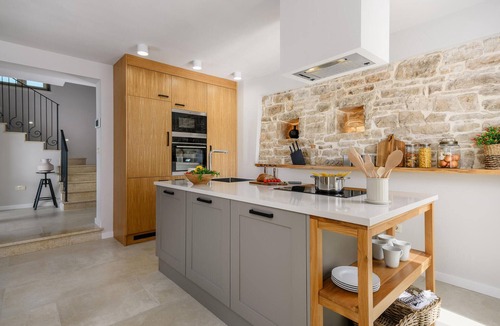 Jakovici House | Awesome home in Tinjan